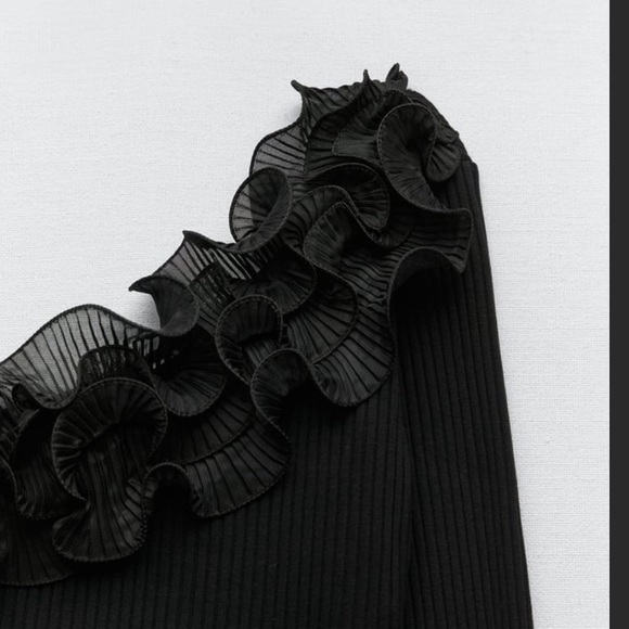 NWT Zara asymmetrical black top - Picture 3 of 6